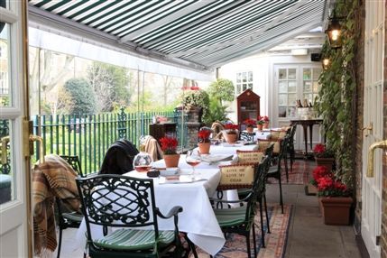 The Montague on the Gardens - Terrace Dining