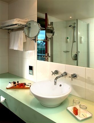 Holiday Inn Camden Lock Hotel - Executive bathroom
