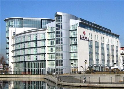 Ramada Hotel & Suites London Docklands - Panoramic dock views of Ramada Hotel and Suites London Docklands