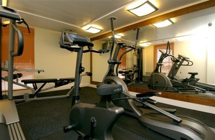 Ramada Hotel & Suites London Docklands - Complimentary fitness suite on site with cardio machines