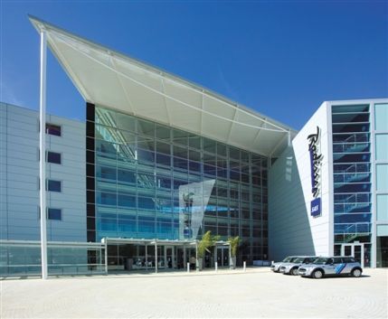 Radisson BLU Hotel London Stansted Airport - The only hotel directly linked by a covered walkway to the main airport terminal