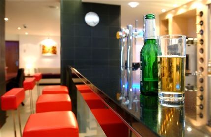 Holiday Inn Express London-Swiss Cottage - Bar/Lounge