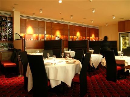 Hilton London Heathrow Airport Hotel - Zen Oriental Restaurant