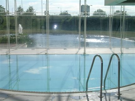 Hilton London Heathrow Airport Hotel - Livingwell Health Club and Swimming pool