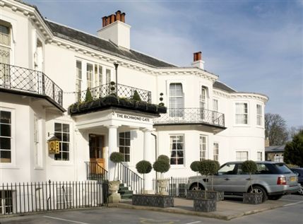 Richmond Gate Hotel - Entrance
