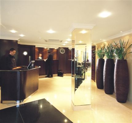Radisson Blu Edwardian Berkshire Hotel - Lobby
