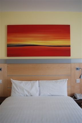 Holiday Inn Express London Newbury Park - Guest Room