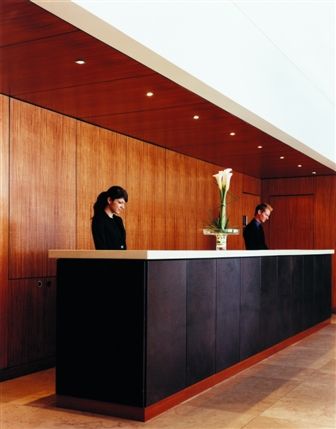 The Metropolitan Hotel London - Front Desk