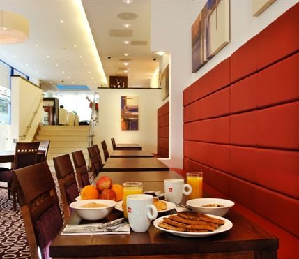 golders inn express holiday london buffet breakfast restaurant