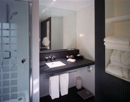 Crowne Plaza London Docklands - DELUXE BATHROOM