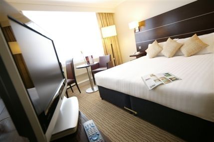 DoubleTree by Hilton London Heathrow Airport - Guest Room