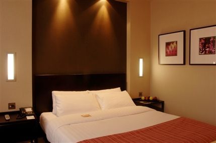 NH Kensington Hotel London - Guest Room