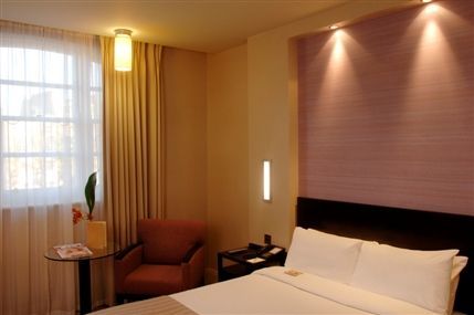 NH Kensington Hotel London - Guest Room