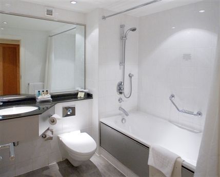 Crowne Plaza London Heathrow - Standard Bathroom
