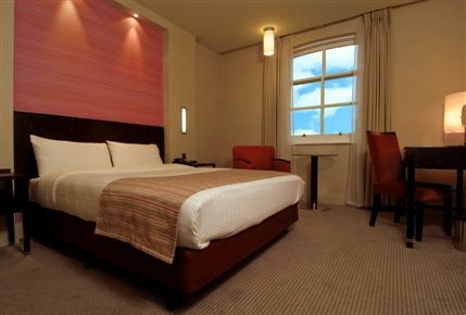 NH Kensington Hotel London - Guest Room