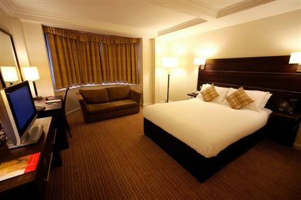 DoubleTree by Hilton London Heathrow Airport - Guest Room