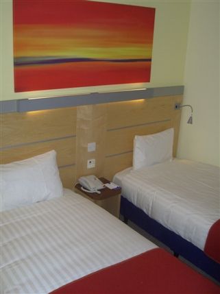 Holiday Inn Express London Newbury Park - Twin Room