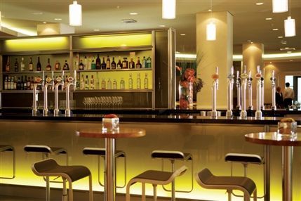 Hilton London Canary Wharf Hotel - Cinnamon bar