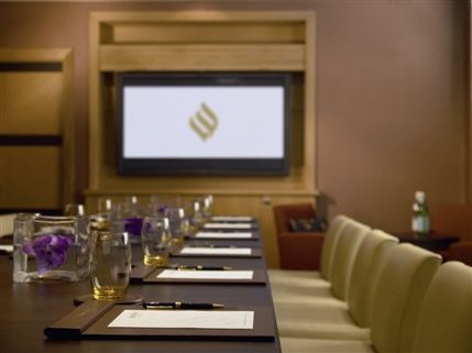 Jumeirah Lowndes Hotel London - The meeting room is the ideal space for intimate dinners and meetings
