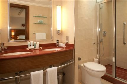 Hilton London Paddington Hotel - King Junior Suite Bathroom