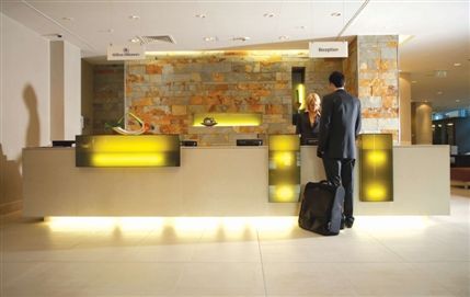 Hilton London Canary Wharf Hotel - Hotel Reception Lobby