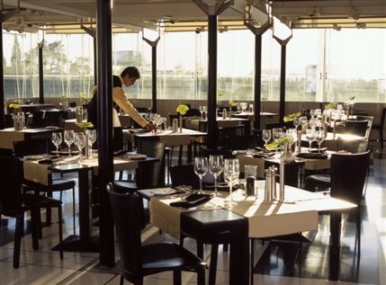 Hilton London Heathrow Airport Hotel - Aromi Restaurant