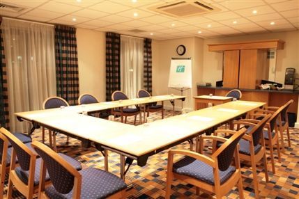 Holiday Inn Express Wandsworth - Fully equipped, air conditioned meeting room