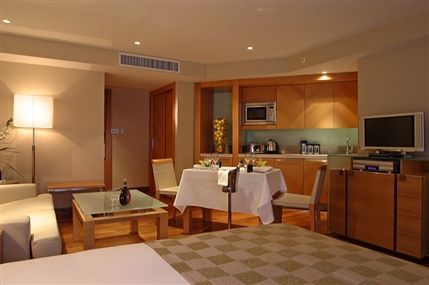 Plaza on the River Club & Residence London - Dining area