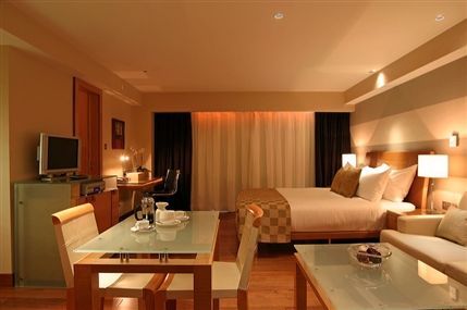 Plaza on the River Club & Residence London -