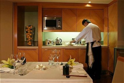 Plaza on the River Club & Residence London - In suite dining