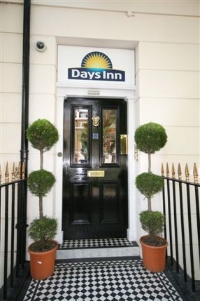 Days Inn Hyde Park Hotel London - Entrance