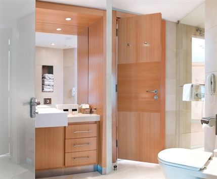 Plaza on the River Club & Residence London - Bathroom