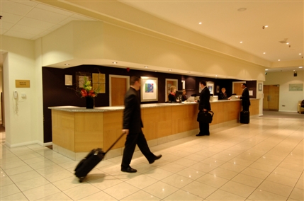 Thistle City Barbican Hotel - Reception Desk