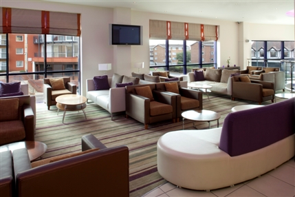 Holiday Inn Express London Newbury Park - Lounge