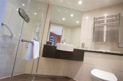 The Bermondsey Square Hotel - Bathroom