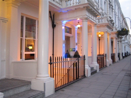 Holiday Inn Express London-Victoria - Exterior