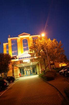 Sandman Signature London Gatwick Hotel - Exterior