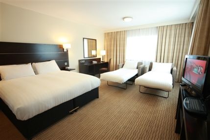 DoubleTree by Hilton London Heathrow Airport - Guest Room