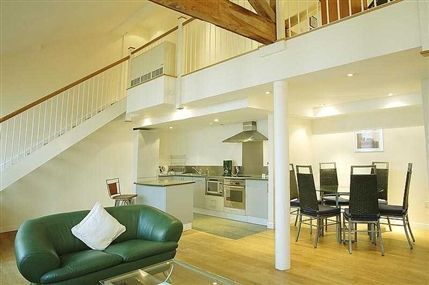 196 Bishopsgate Serviced Apartments - Living Area
