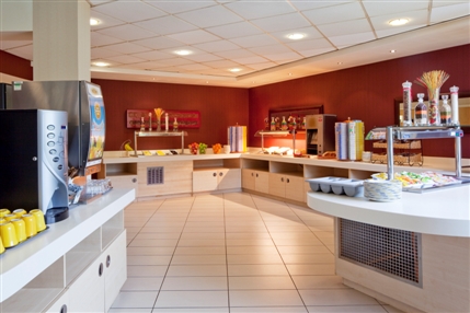 Holiday Inn Express London Stansted Airport - Breakfast Area