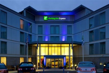 Holiday Inn Express London Stansted Airport - Exterior