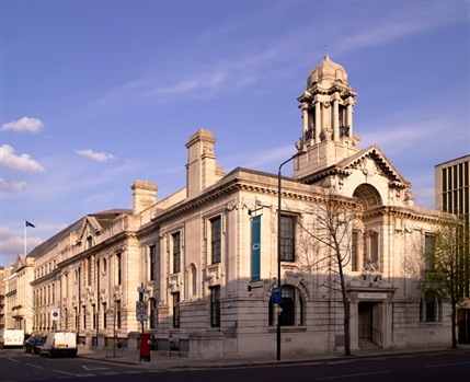 Town Hall Hotel & Apartments - Exterior