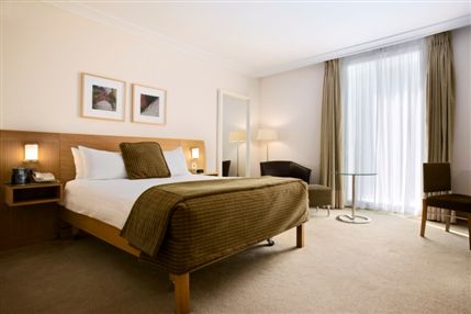 Hilton London Gatwick Airport - Deluxe Double Room