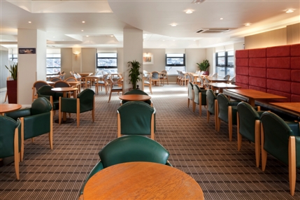 Holiday Inn Express London - Luton Airport - Dining Area