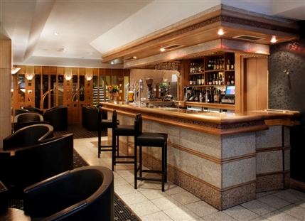 Holiday Inn Oxford Circus - The Londoner Bar