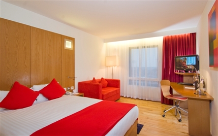 Holiday Inn London-West - Double Room