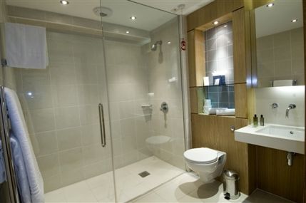 The Continental Hotel - Bathroom