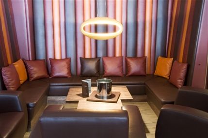 The Continental Hotel - The light and spacious luxury Twentynine bar