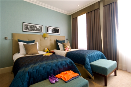 Taj 51 Buckingham Gate, Suites and Residences London - Signature 2 Bed Suite - Twin Bedroom