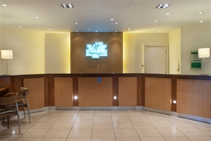 Holiday Inn London Gatwick Airport - Check Inn Desk